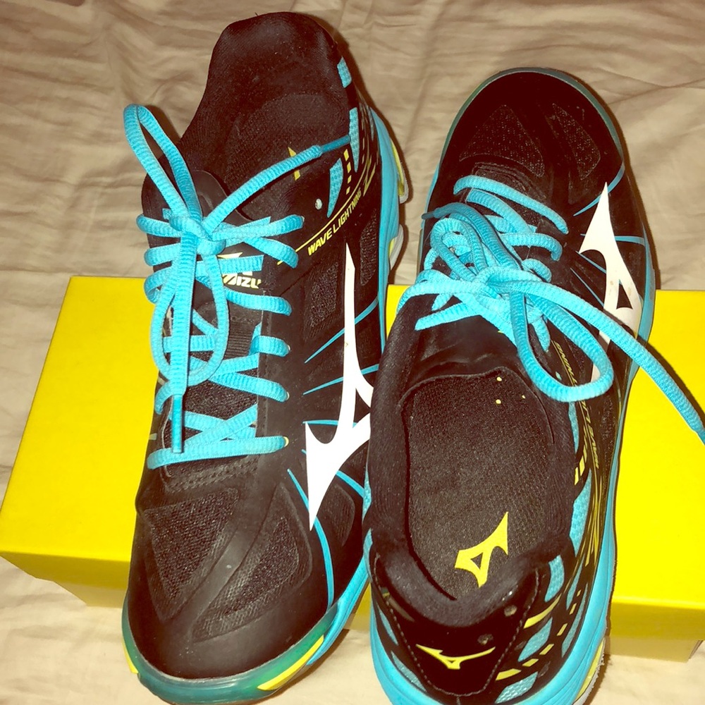 WaveLightning Z BlackWhite Blue Ankle High VB shoe